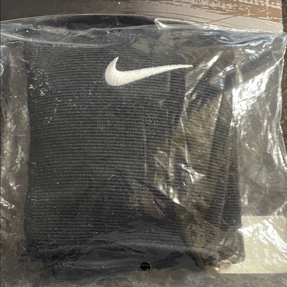 Nike Black Essential Volleyball Knee Pads - Picture 6 of 6